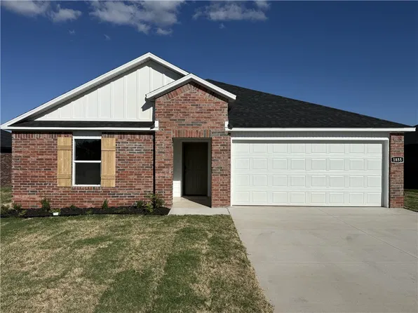 1855 Thelma St, Springdale, AR 72762