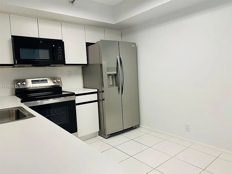 19101 NE 36th Ct #1409 — Photo 6