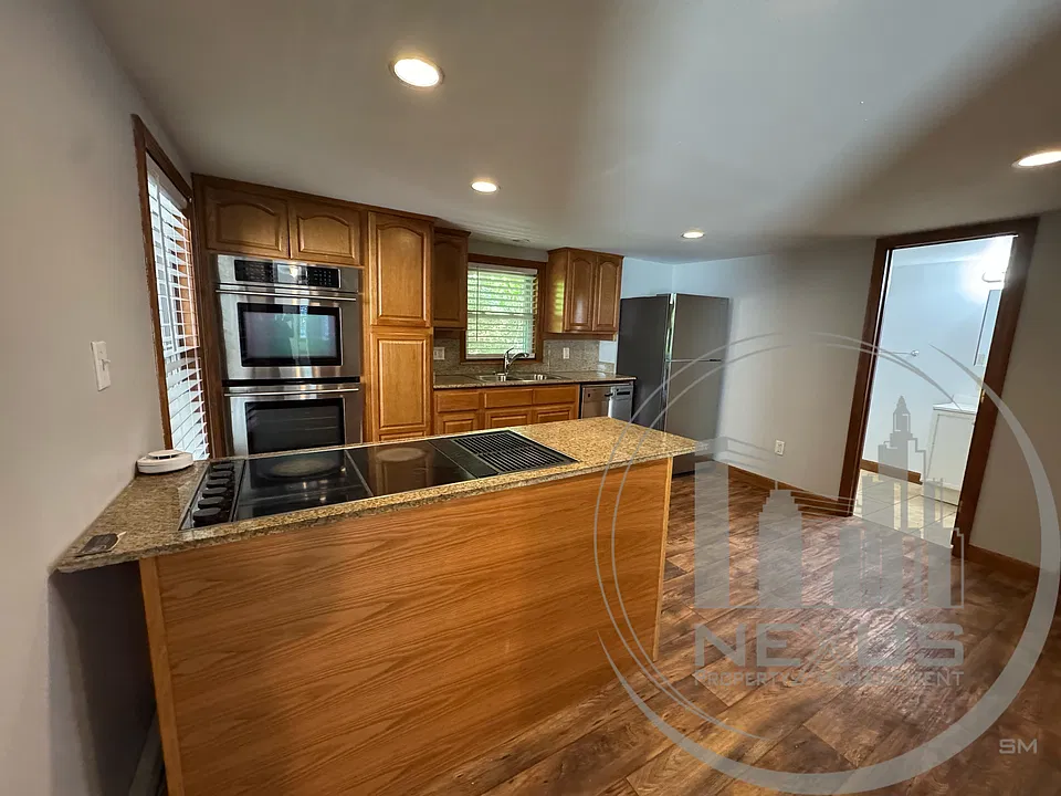 8-10 Bond St #8B