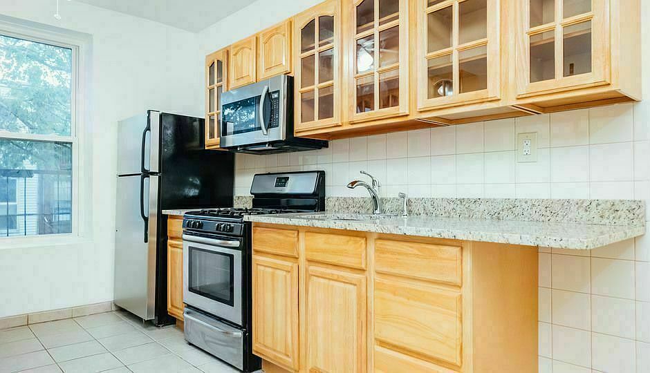 1st image of 271 Halsey St APT 1R