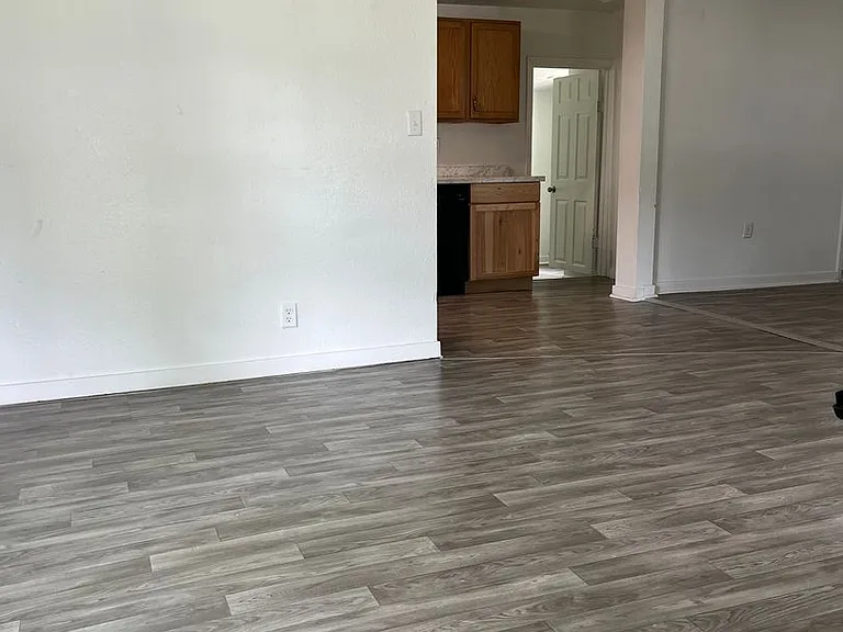 914 W Nichols St — Photo 4
