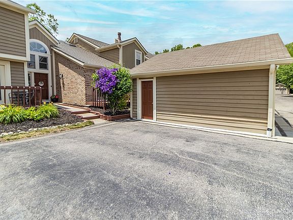 3rd image of 11815 Vaukvalley Ln