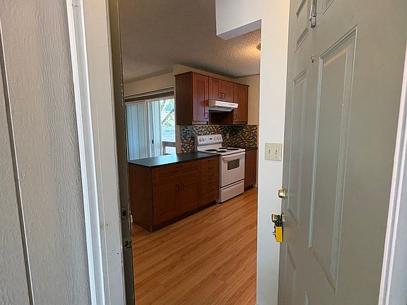 4th image of 5910 SE 41st Ave #4.0