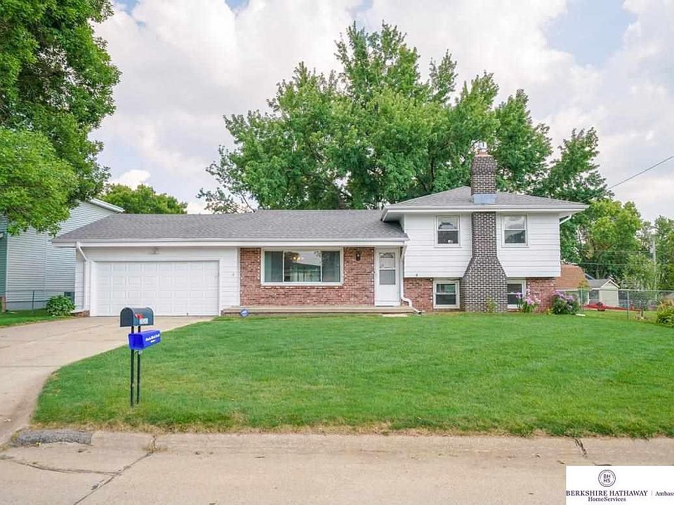 1st image of 20243 Pinkney St