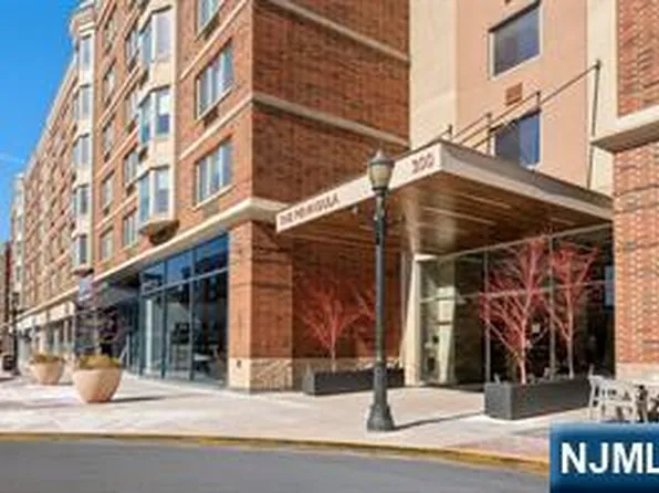 3510 City Pl, Edgewater, NJ 07020