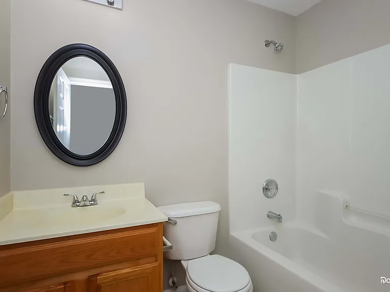 724 Georgie St — Photo 10