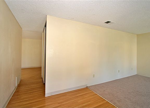 4th image of 2251 Lee Ave