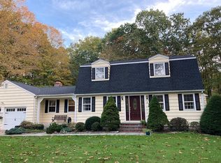 16 Sycamore Dr, Shelton, CT 06484