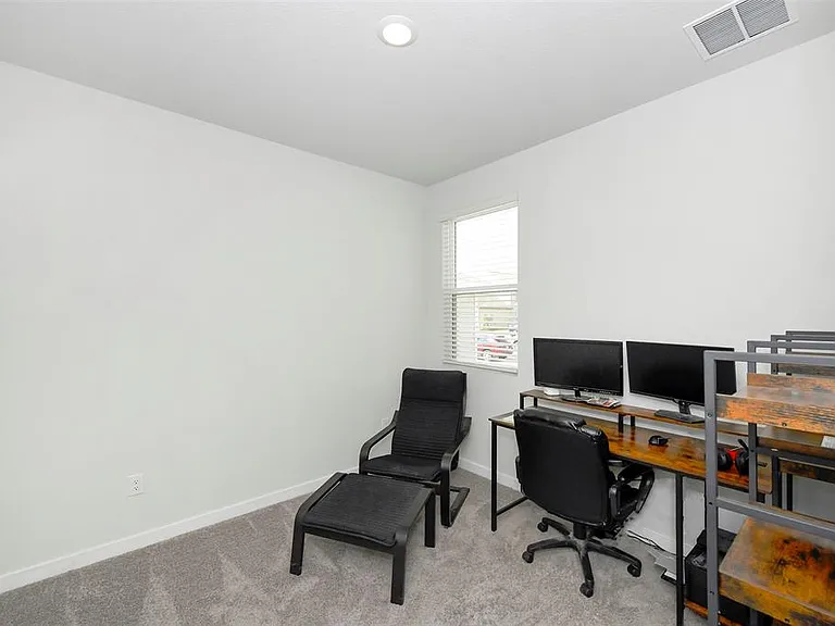 1419 Prynne St — Photo 16