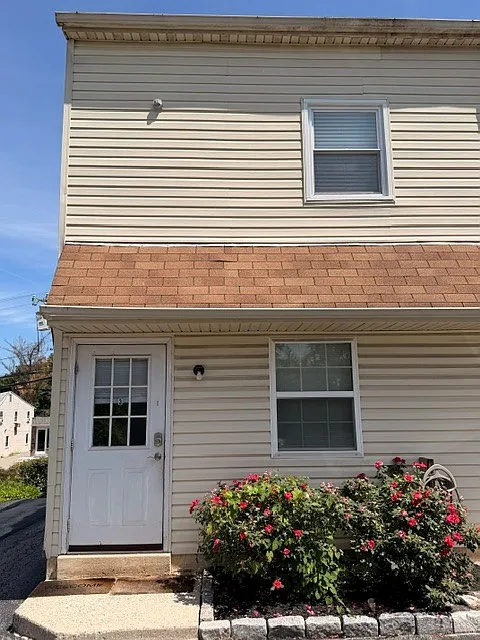 2 bed, 700 sqft, $1,775 — Photo 1