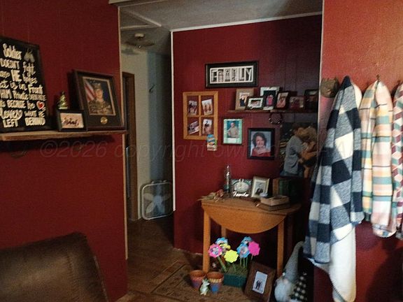4th image of 421 N Lowry St