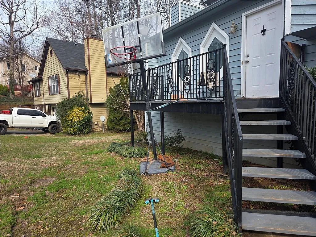 4 bed, 3.0 bath, 2000 sqft, $2,100 — Photo 2