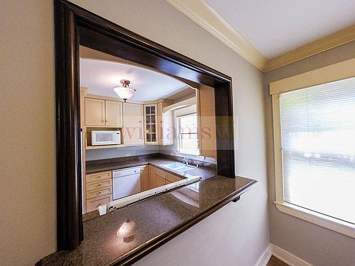 5th image of 616 N Beachwood Dr