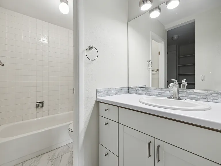 1050 S Monaco Pkwy #84 — Photo 14