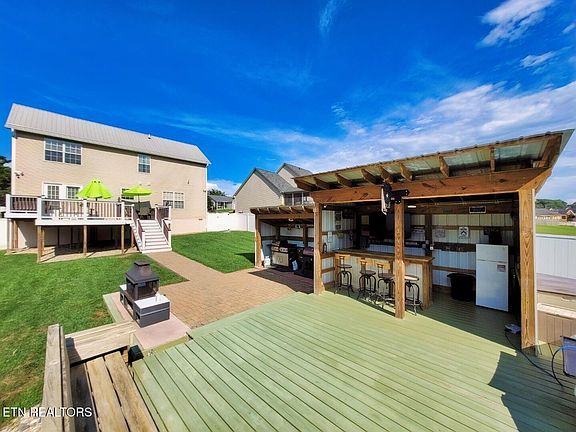 4th image of 1217 Quiet Brook Ln
