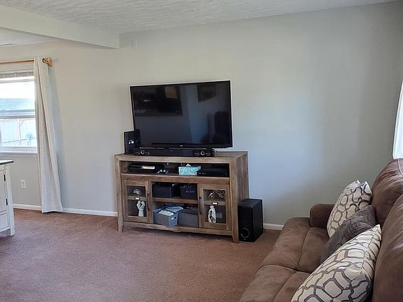 2nd image of 302 Shoshoni Trl