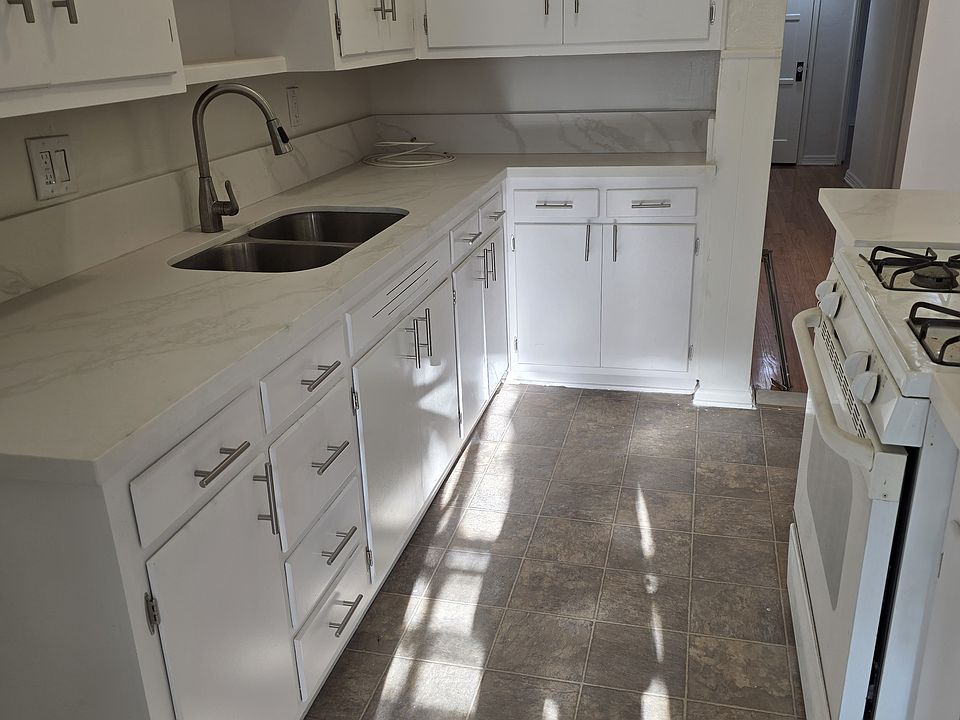 Kitchen West