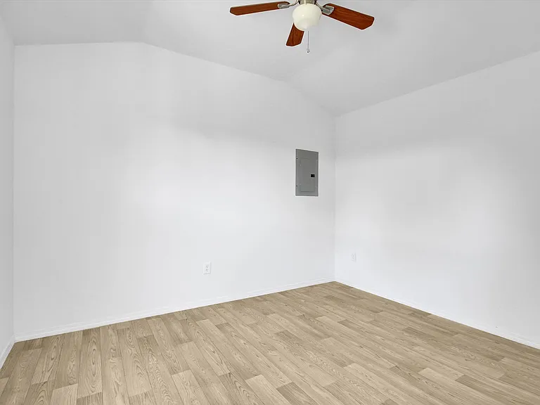 Tiny Apartment Rentals — Photo 42