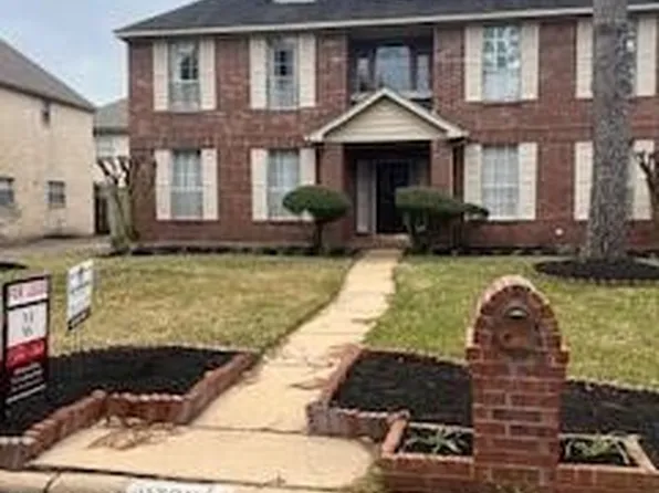 9731 New Kent Dr, Sugar Land, TX 77498