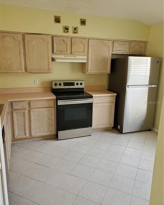 2nd image of 2563 Chatham Cir