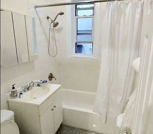 3rd image of 2424 27th St APT 1B