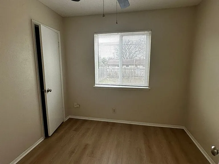 5802 Emerald Forest Dr — Photo 8
