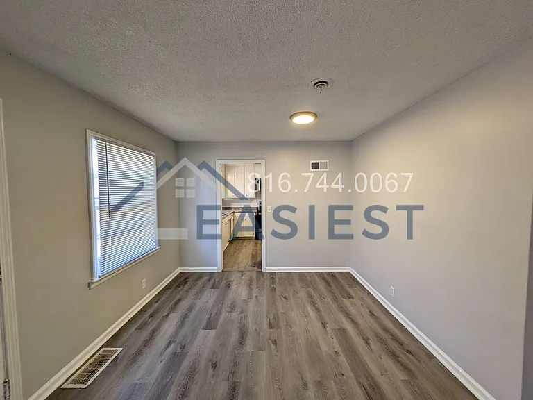 2405 E 58th St — Photo 5