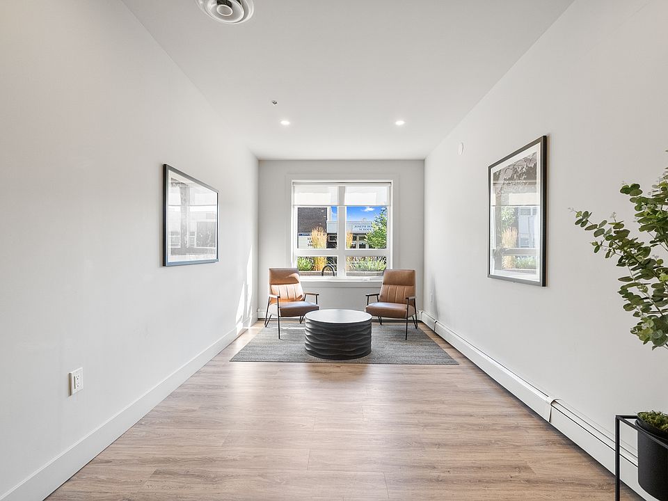 1st image of 2562 Maynard St #607
