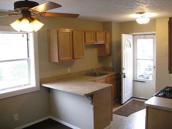 4th image of 412 Iowa Ave