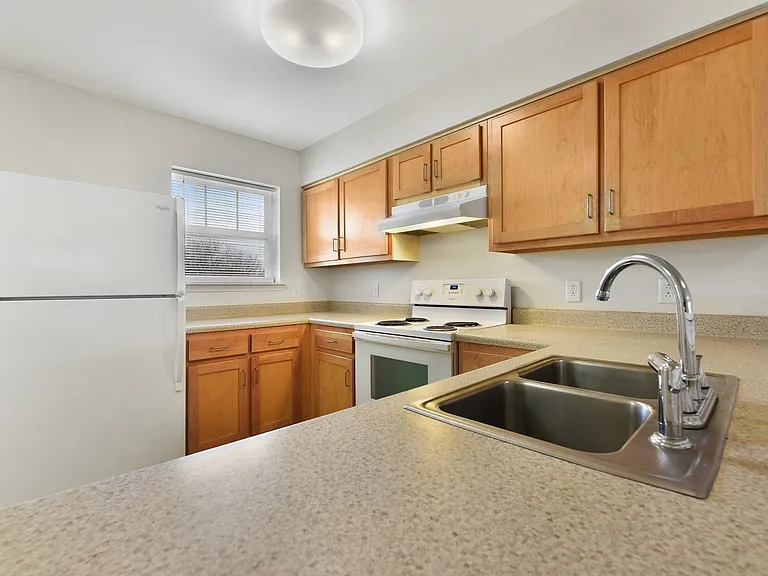 Creekwood Apartments — Photo 10