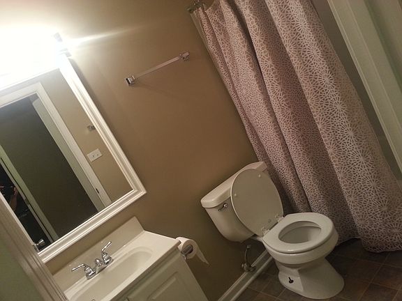 3rd image of 1805 Queensbury Cir