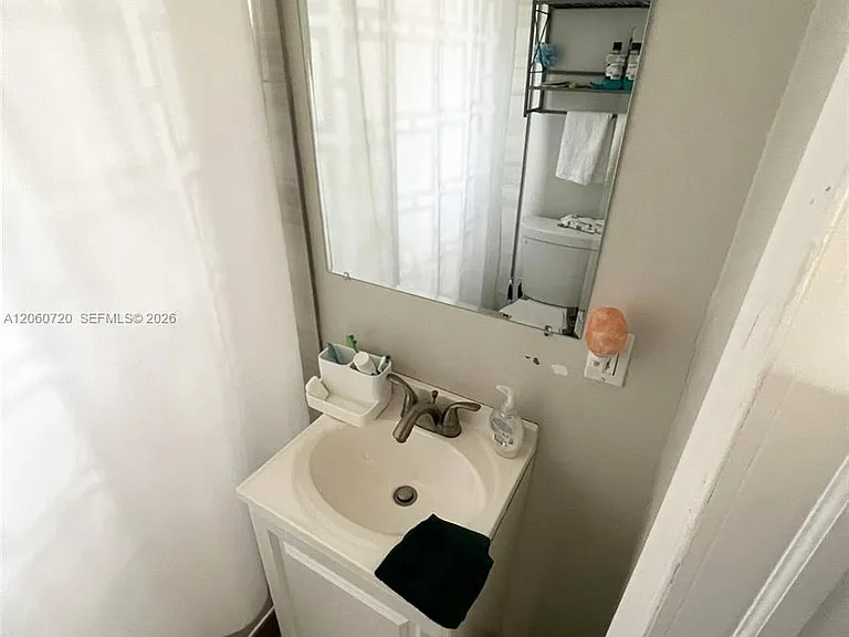 320 SW 4th Ave #B — Photo 6