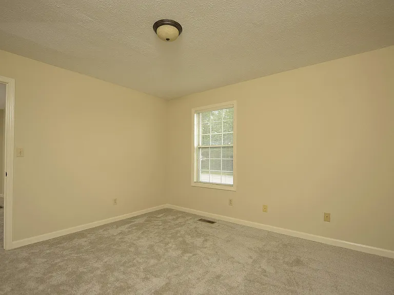 105 Oakmont Ln — Photo 7
