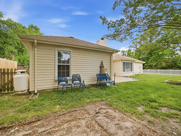 2252 Newstead Dr — Photo 35
