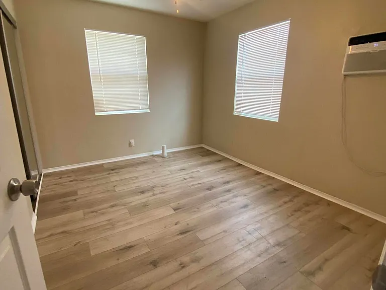 115 NE 2nd St #2 — Photo 5