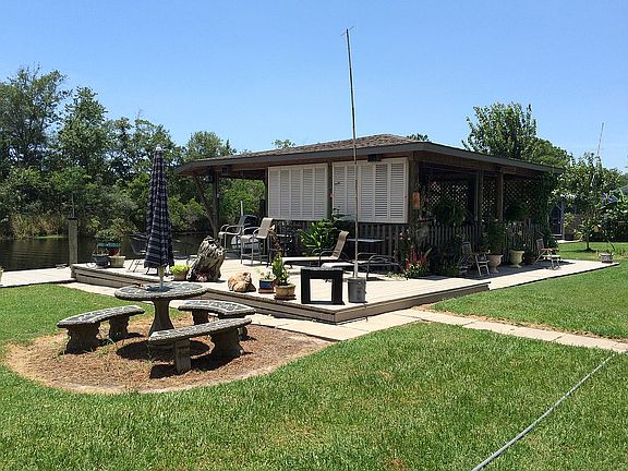 Walk-in double boathouse