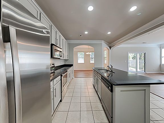 5th image of 208 Laurel Crest Way
