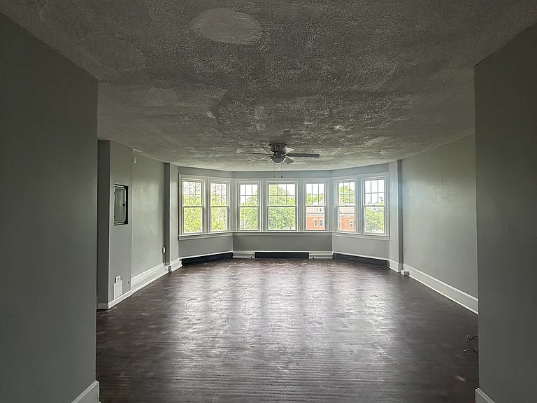 721 E High St #313 — Photo 1