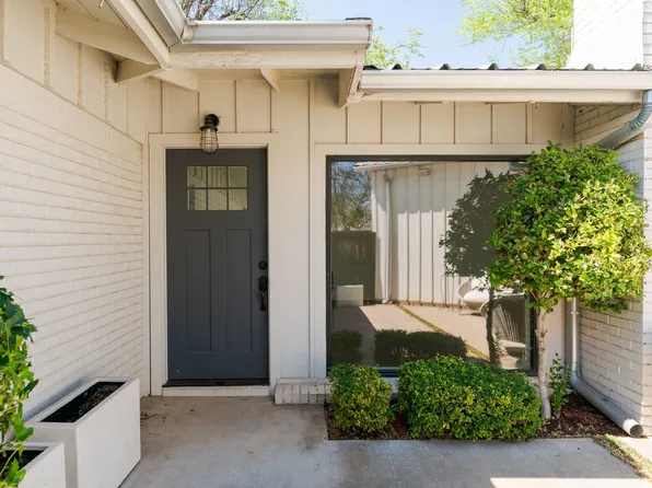 1209 NW 63rd St, Nichols Hills, OK 73116