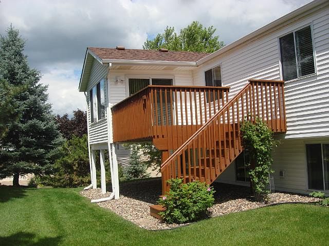 1st image of 15989 Hyland Dr