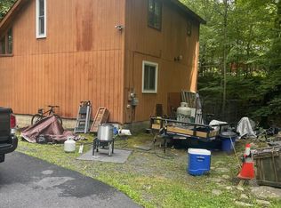 5994 Decker Rd, Bushkill, PA 18324