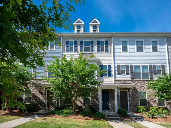 1142 Doveridge St, Charlotte, NC 28273