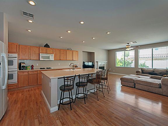 4th image of 268 Pebble Canyon Dr