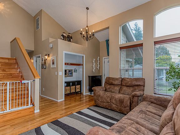 5th image of 2818 NE 47th St