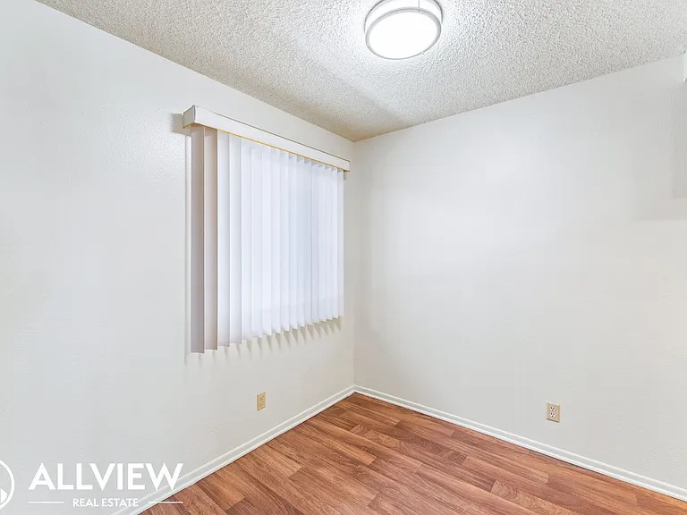 202 East 16th Street — Photo 10