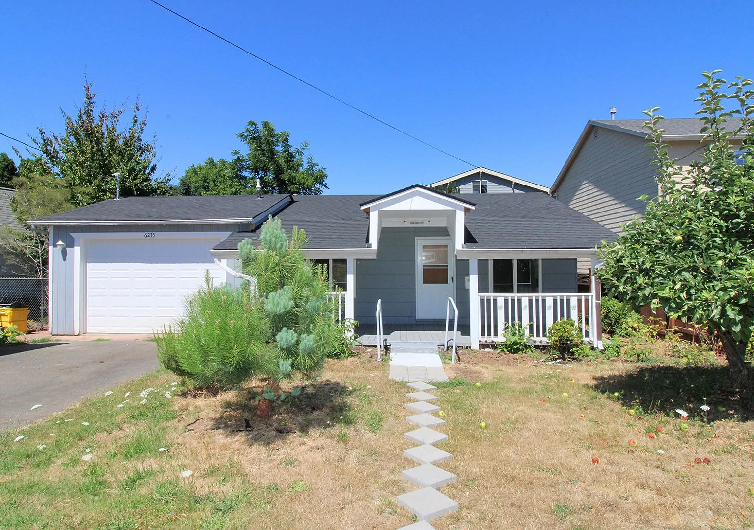 Delightful Roseway 2 Bed/2Bath Bungalow — Photo 1