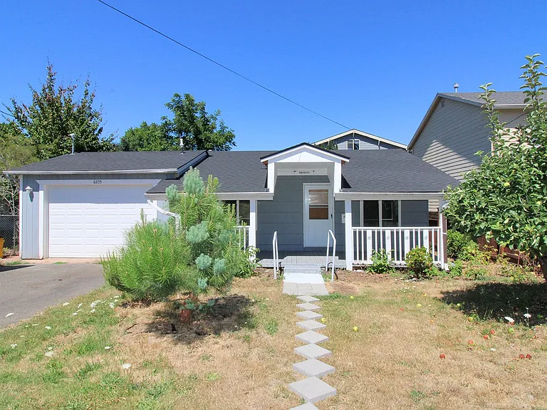 6235 NE Shaver St — Photo 1