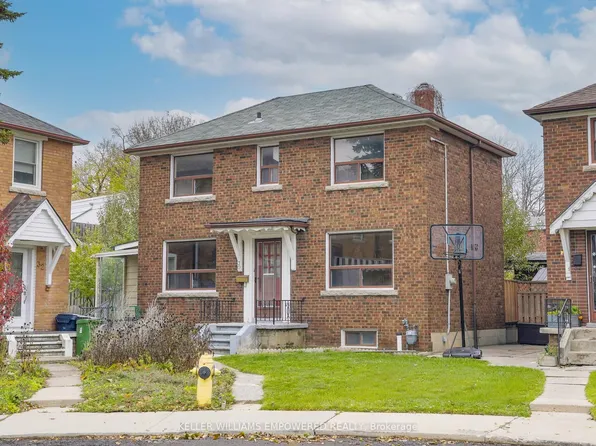 30 Carus Ave, Toronto, ON M6G 2A4