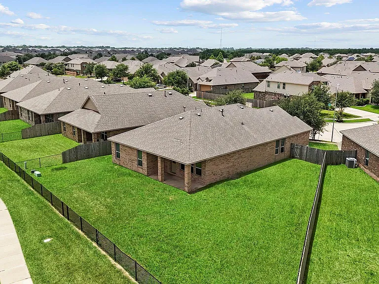23607 Legano Dr — Photo 45