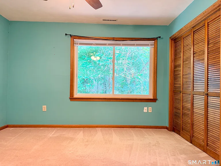 22 Hyde Park Dr — Photo 36